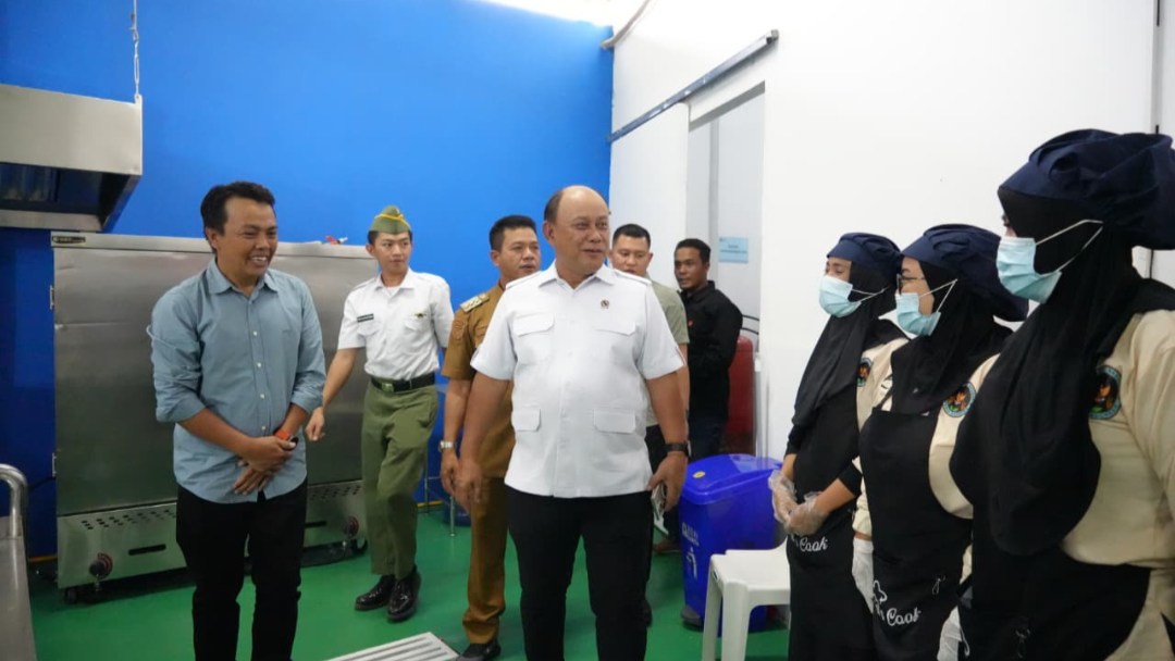 Dorong Ekonomi Rakyat melalui MBG, Kepala BGN Simeulue Pantau SPPG di Bandung
